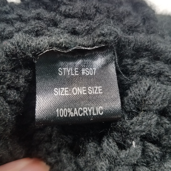 Thick Black Cable Knit Hat and Infinity Scarf - Picture 6 of 14